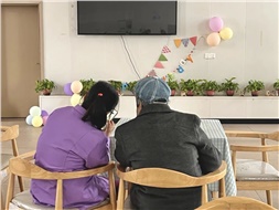 當你老到忘了世界，我該拿什么來愛你